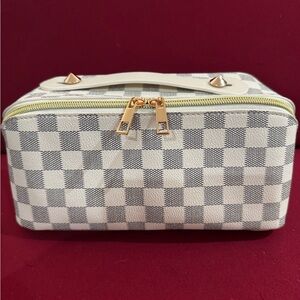 Women's Checkered Cosmetic Bag - White Gray